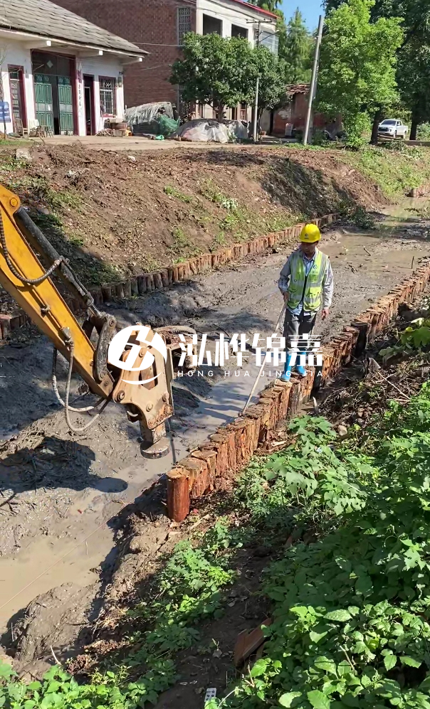 寧德河道清淤專業(yè)施工-挖掘機(jī)清理河底淤泥的深度如何控制？